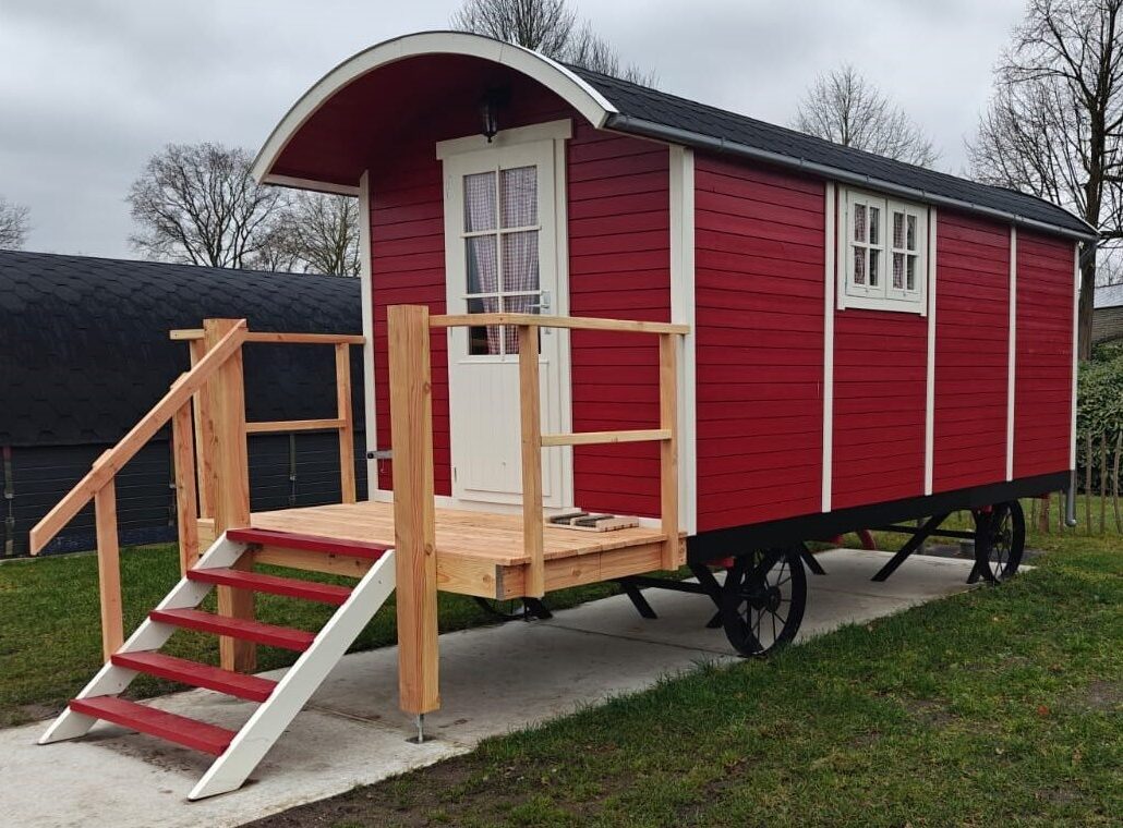 Rode Pipowagen Zijaanzicht