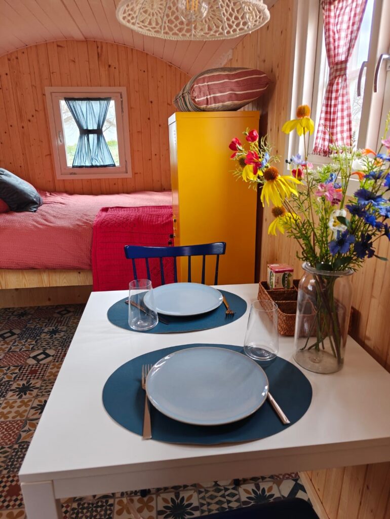 Tafel En Bed Pipowagen